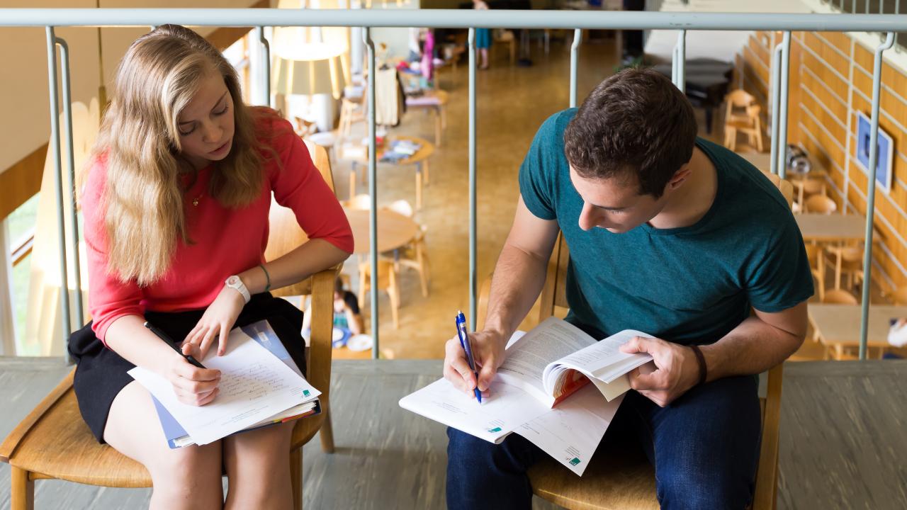 Kenyan nakna studenter