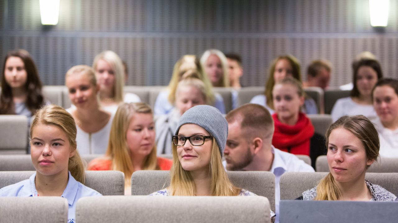 Students in classroom at Hanken