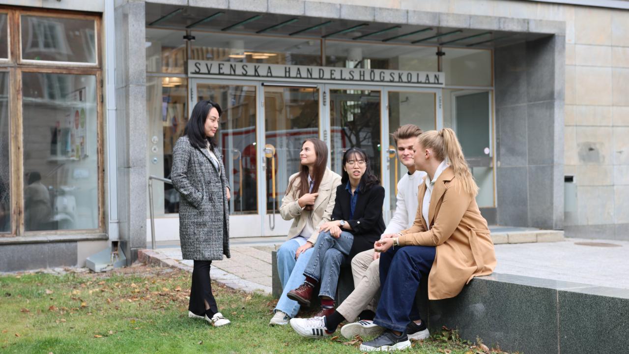 Studenter utanför Hanken