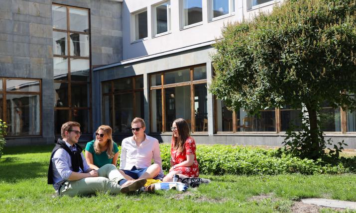 Students sitting outside of Hanken in Helsinki