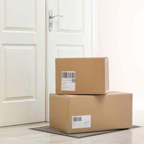 Paket vid en dörr